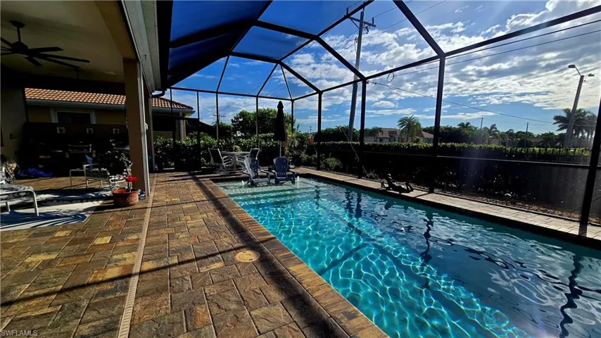 2875 Sunset Pointe Cir E, Cape Coral, Florida 33914
