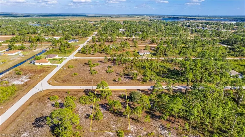 1042  Manta S AVE, Lehigh Acres, FL 33974