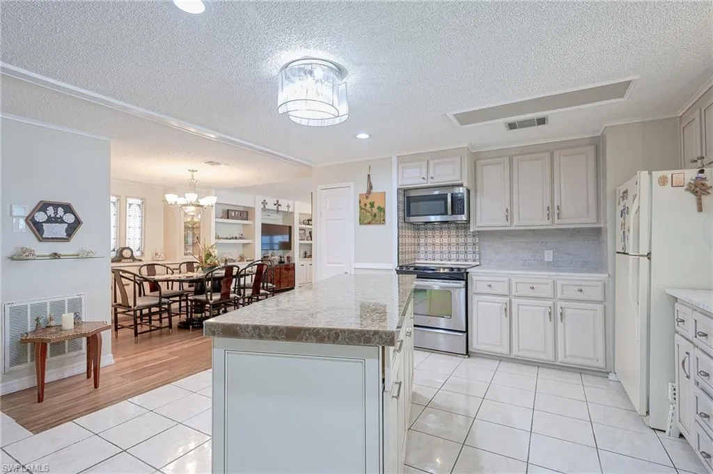 149 Kim DR, Naples, FL 34104,225046193