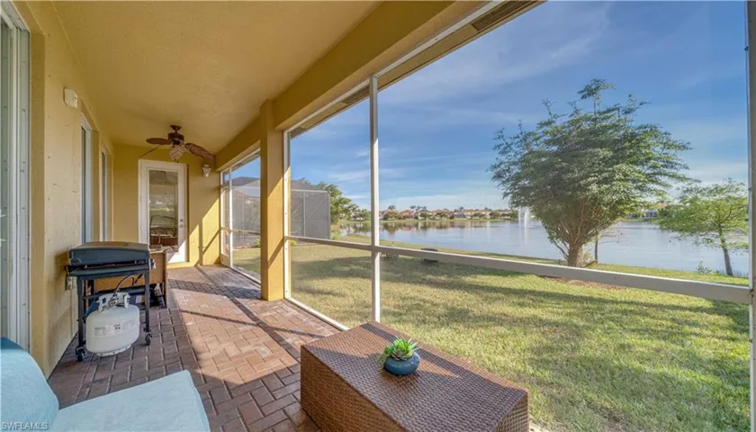 Screened lanai + entry to private office/room