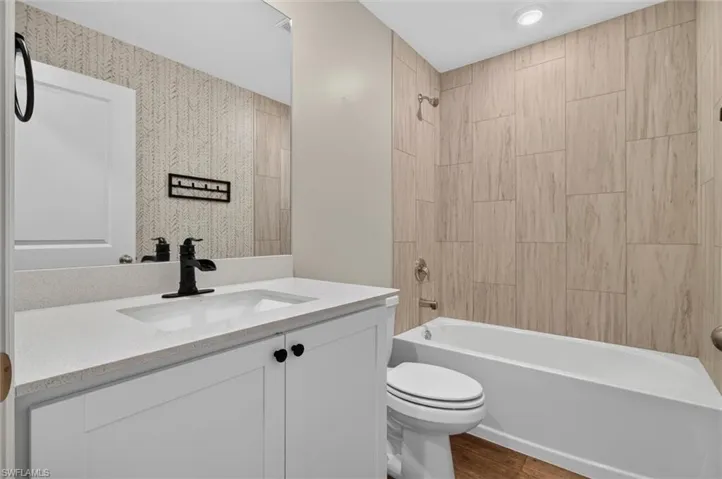 177 Blackstone Dr, Fort Myers, Florida 33913