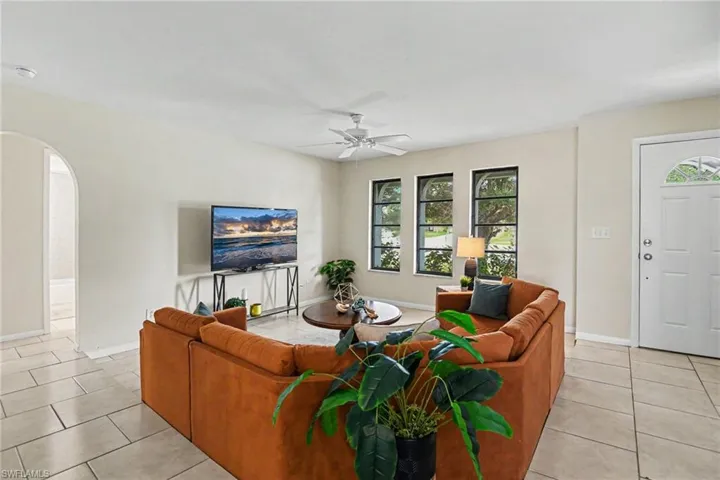 610  Retunda W PKWY, Cape Coral, FL 33904