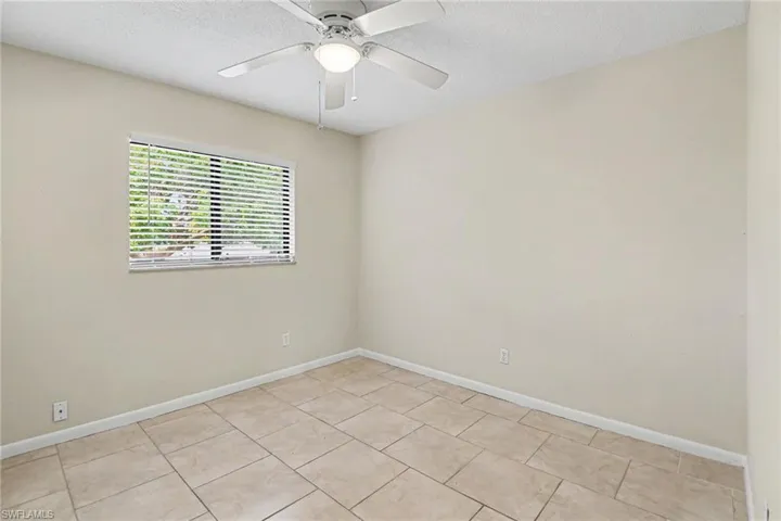 BR2 with sliding closet