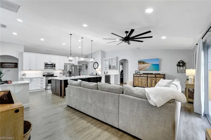 231 16th St Ne, Naples, Florida 34120