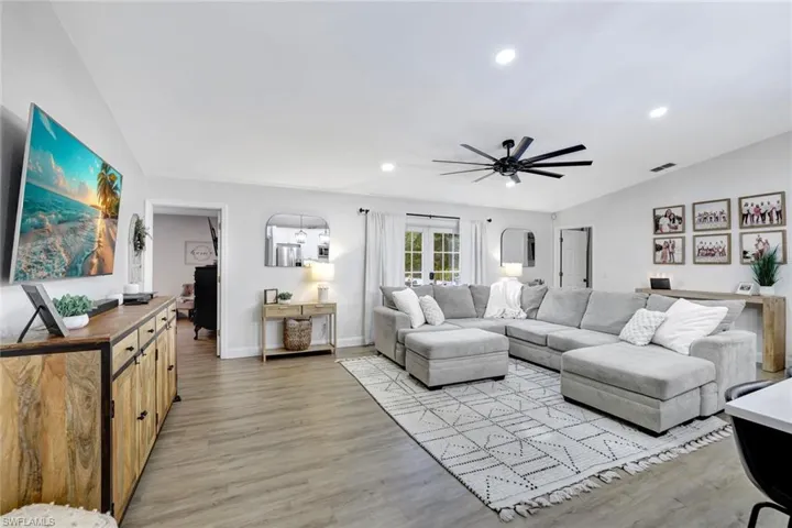 231 16th St Ne, Naples, Florida 34120