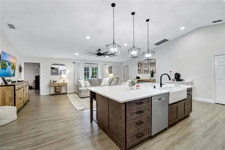 231 16th St Ne, Naples, Florida 34120
