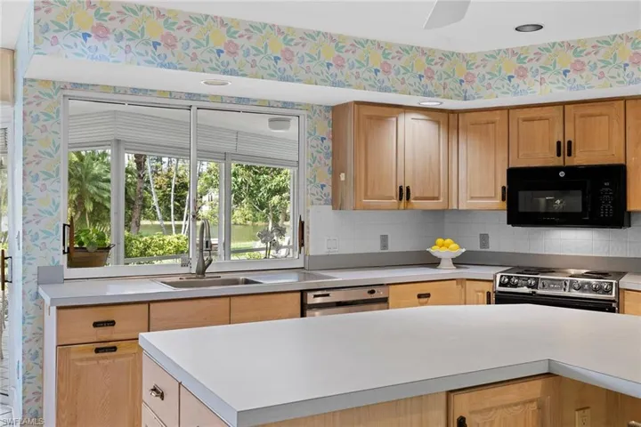 621  Jacana  CIR, Naples, FL 34105