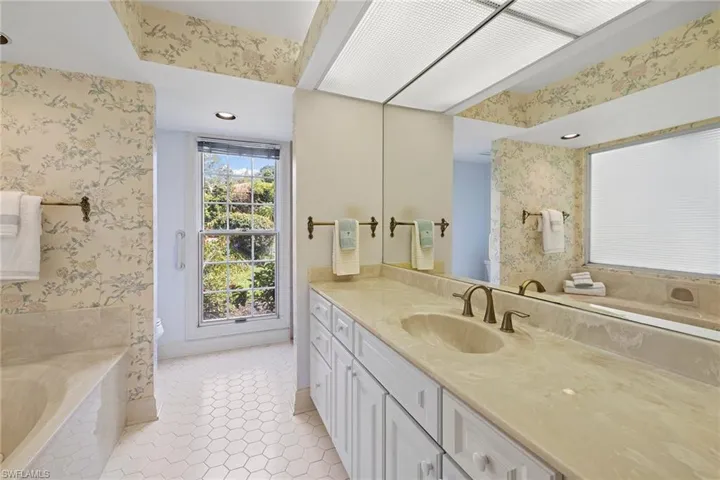621  Jacana  CIR, Naples, FL 34105