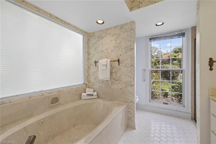 621  Jacana  CIR, Naples, FL 34105
