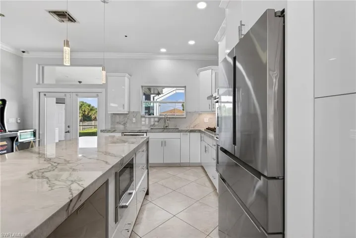 2863 Everglades Blvd N, Naples, Florida 34120
