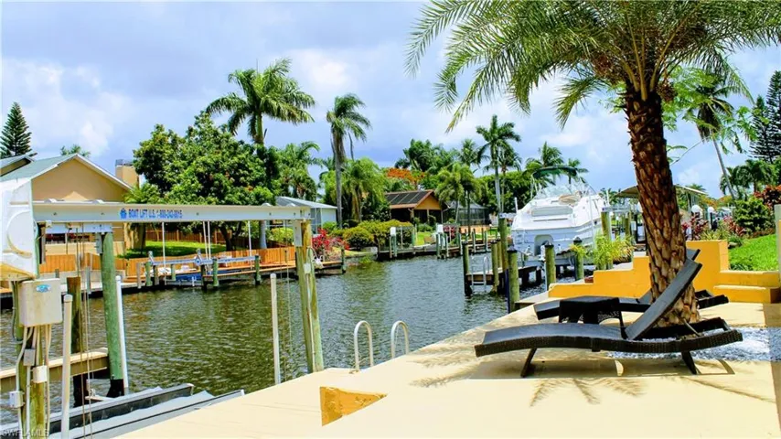 3328 SE 17th  PL, Cape Coral, FL 33904