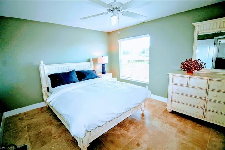 3328 SE 17th  PL, Cape Coral, FL 33904