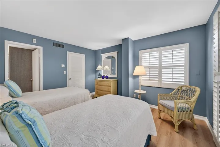 Guest bedroom.