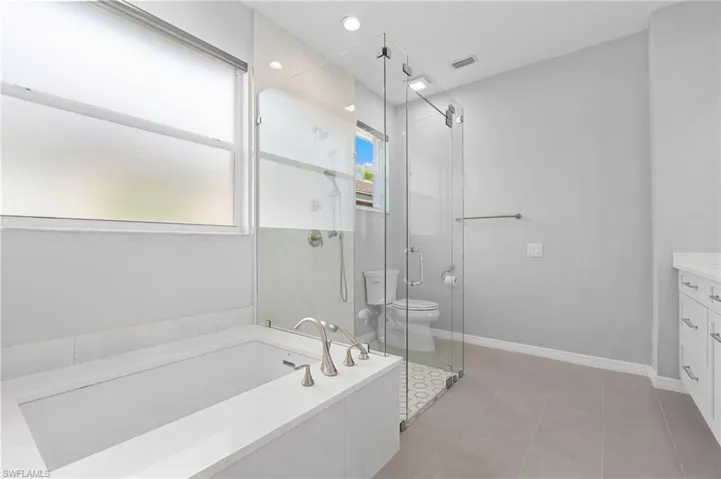 1717  Winding Oaks  WAY, Naples, FL 34109