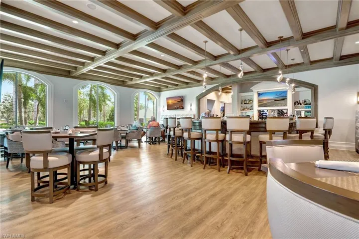 Casual grille room dining