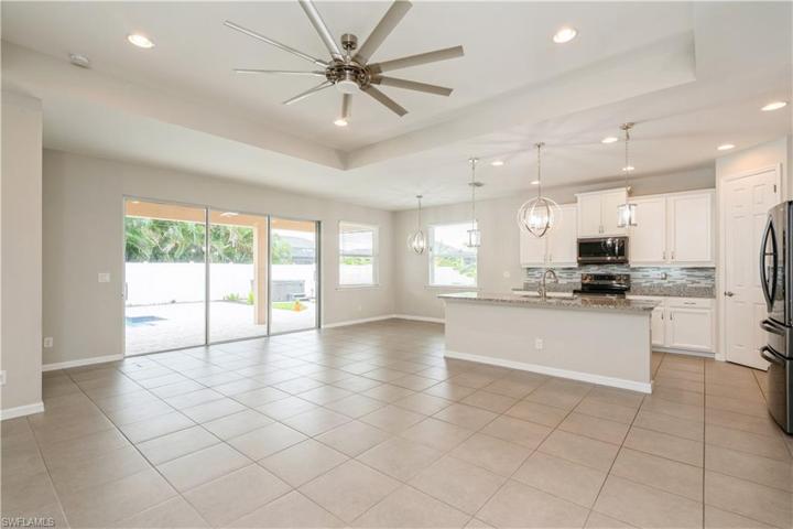 Tray ceiling with recessed lighting