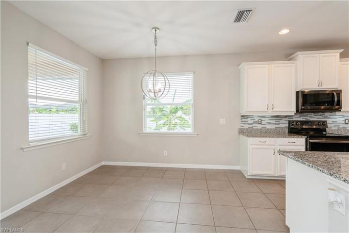 Eat-in kitchen