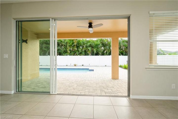 Sliders leading to lanai