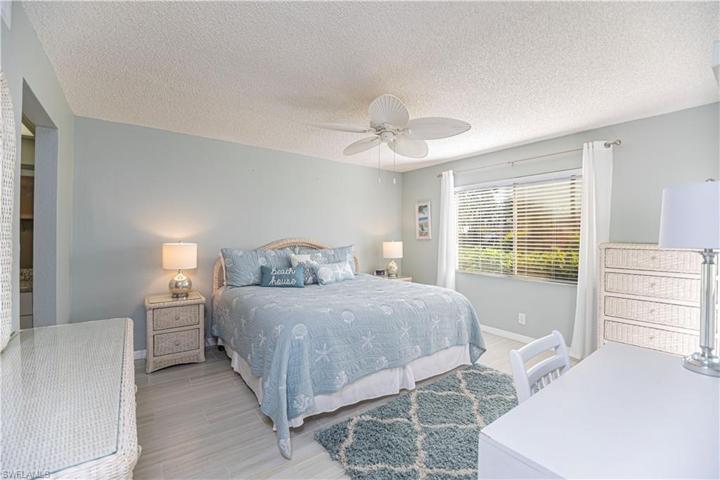 Relaxing, Spacious Master Bedroom with Huge Closet and Bath