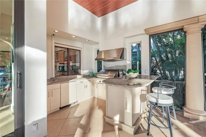 Summer Kitchen with bar