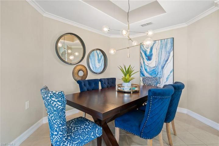 Formal dining space. Tray ceiling,unique lighting!