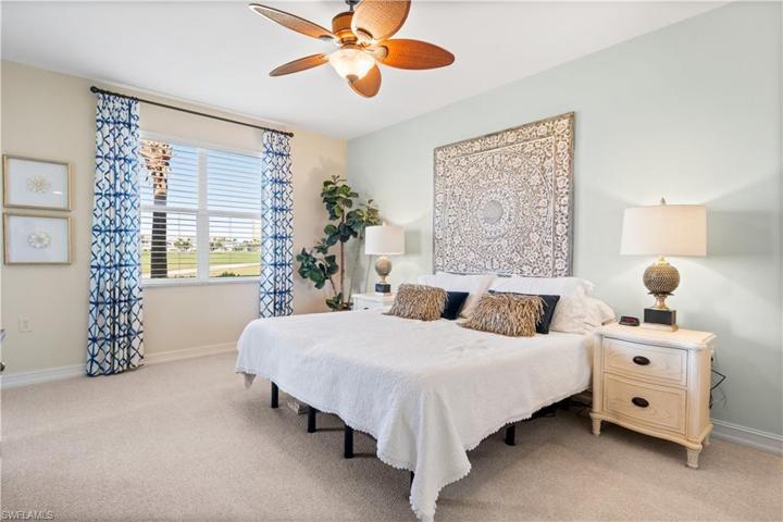 Primary ensuite has access to the lanai.Views of the lake and golf course!
