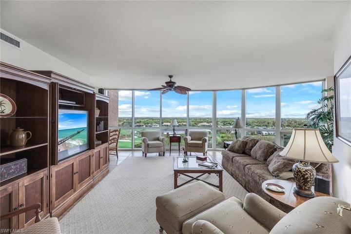 Floor to ceiling windows with panoramic views - so very light and bright!