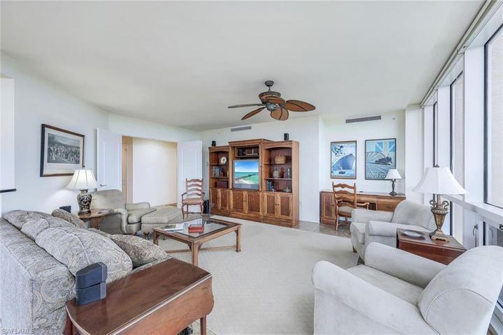 This family room can easily be converted to a guest bedroom when you need a little more space for family and friends.