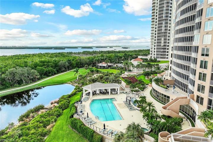 The pool and amenities at Estancia are updated and pristine!