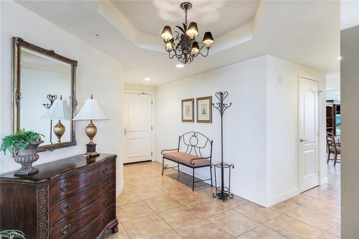 Lovely entry area where you will greet your guests.