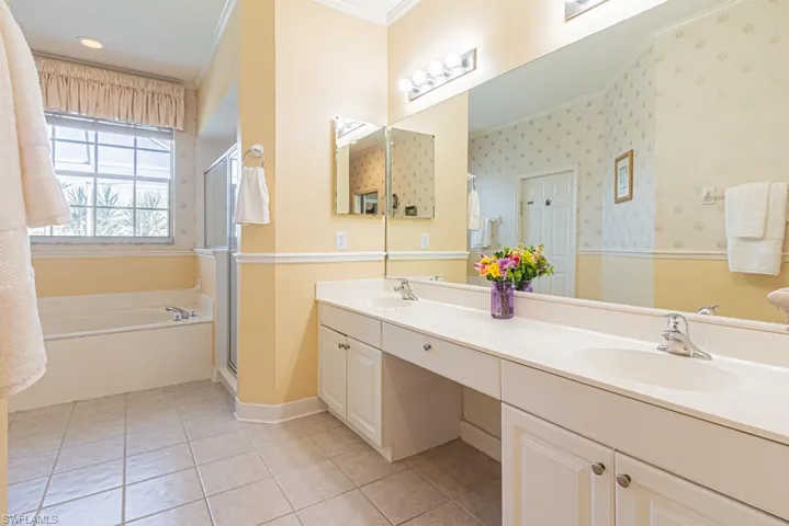 2037  Crestview  WAY, Naples, FL 34119