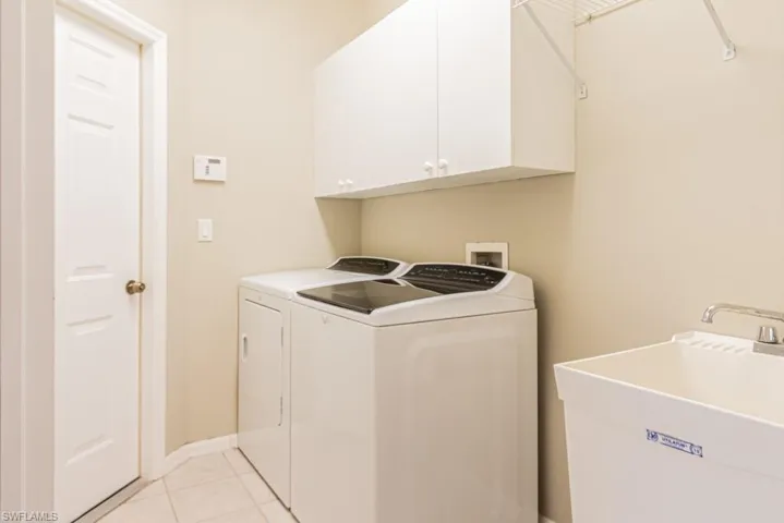 2037  Crestview  WAY, Naples, FL 34119