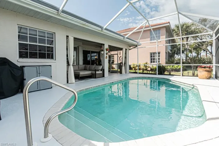 2037  Crestview  WAY, Naples, FL 34119