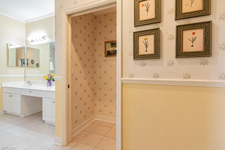 2037  Crestview  WAY, Naples, FL 34119