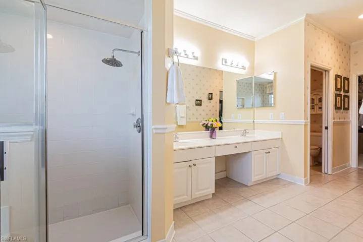 2037  Crestview  WAY, Naples, FL 34119