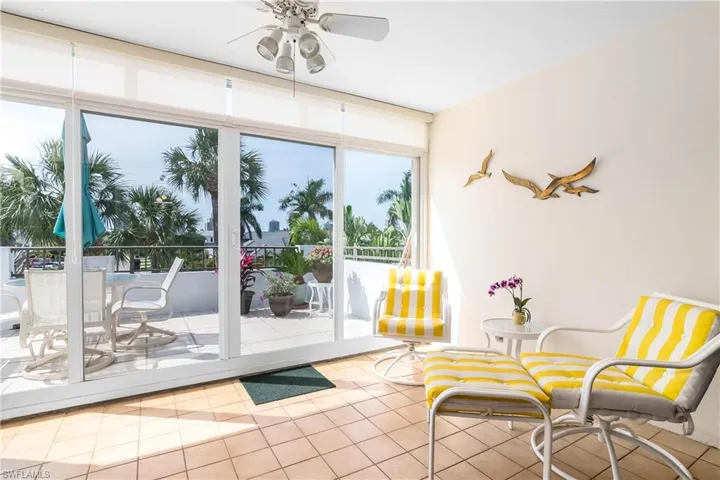 Enclosed Lanai with dual sliders