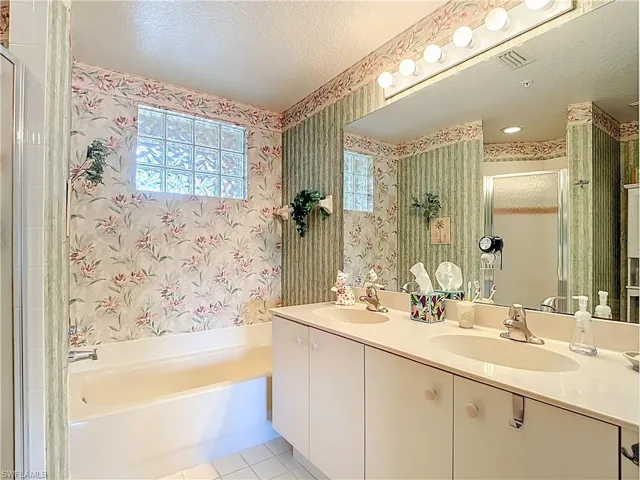 6930 Huntington Lakes Cir 104, Naples, Florida 34119