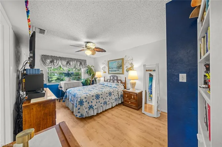 1370  Illinois  DR, Naples, FL 34103