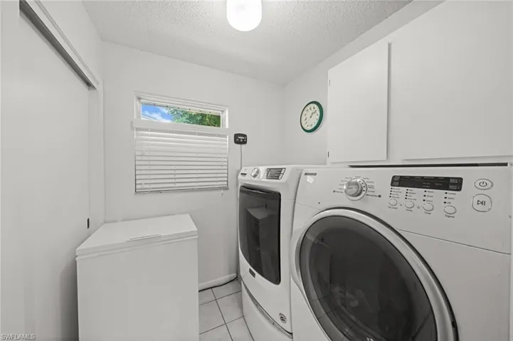 1370  Illinois  DR, Naples, FL 34103