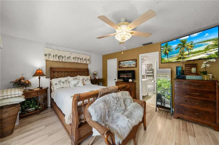 1370  Illinois  DR, Naples, FL 34103