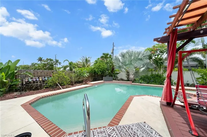 1370  Illinois  DR, Naples, FL 34103