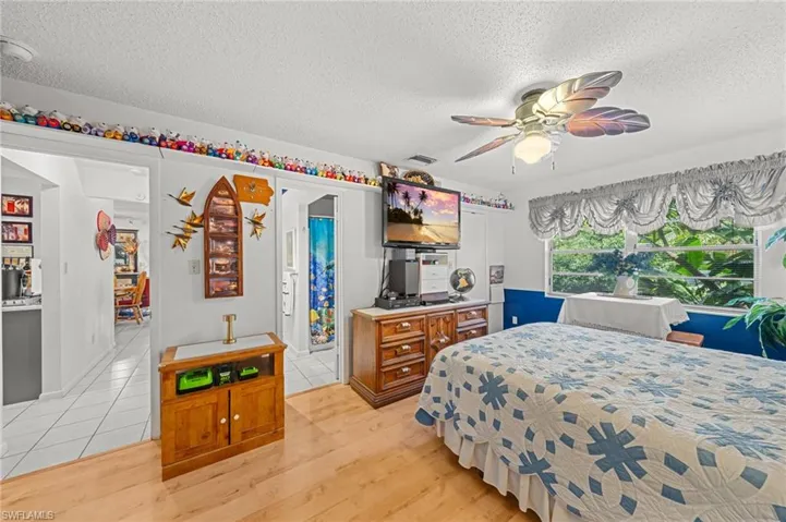 1370  Illinois  DR, Naples, FL 34103