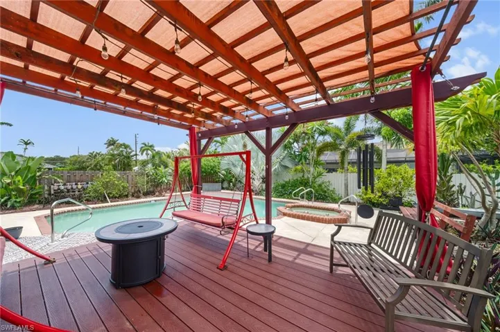1370  Illinois  DR, Naples, FL 34103
