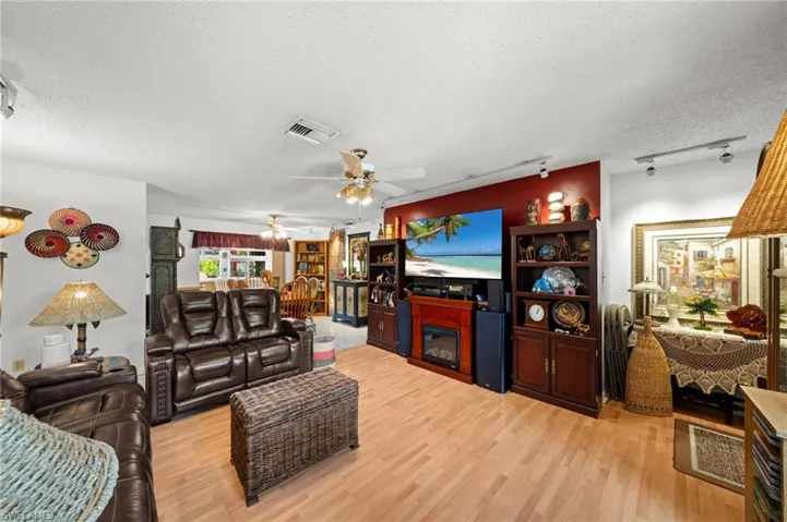1370  Illinois  DR, Naples, FL 34103