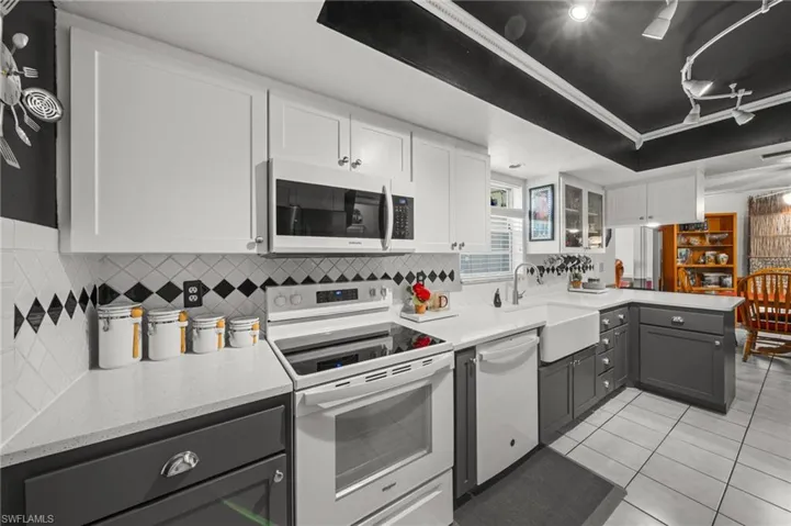 1370  Illinois  DR, Naples, FL 34103