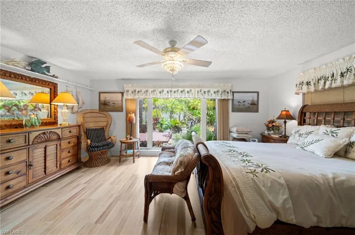 1370  Illinois  DR, Naples, FL 34103