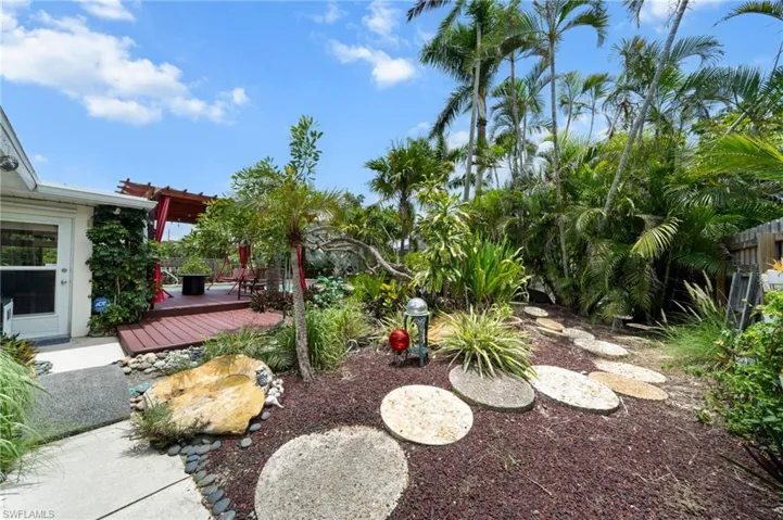 1370  Illinois  DR, Naples, FL 34103