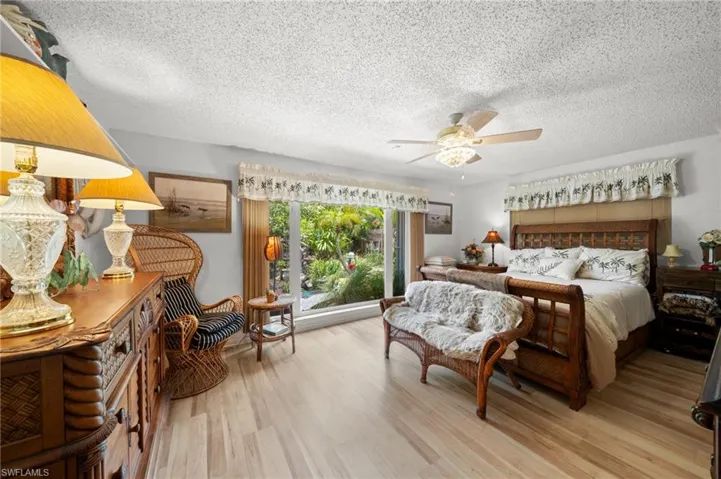 1370  Illinois  DR, Naples, FL 34103