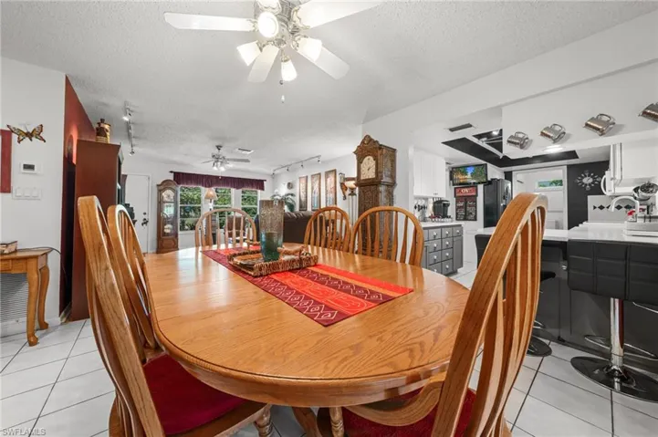 1370  Illinois  DR, Naples, FL 34103