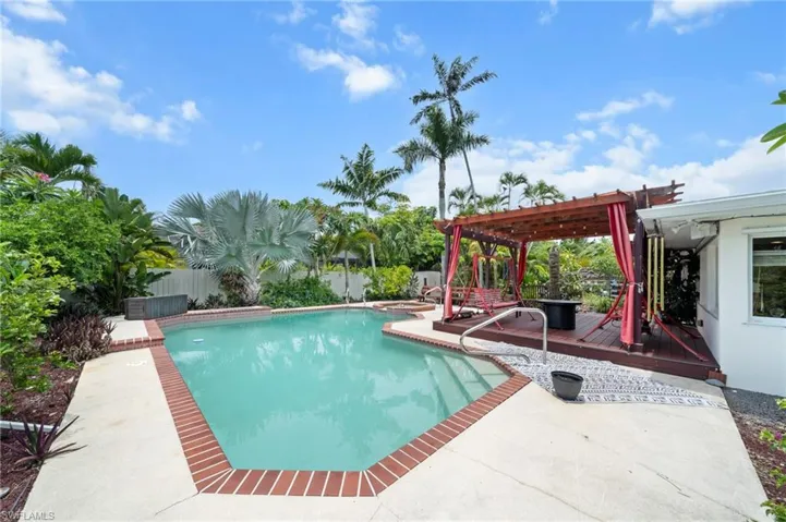 1370  Illinois  DR, Naples, FL 34103